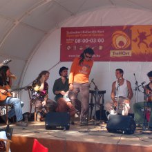 Peti is játszik az Orkestra Bohemika zenekarban